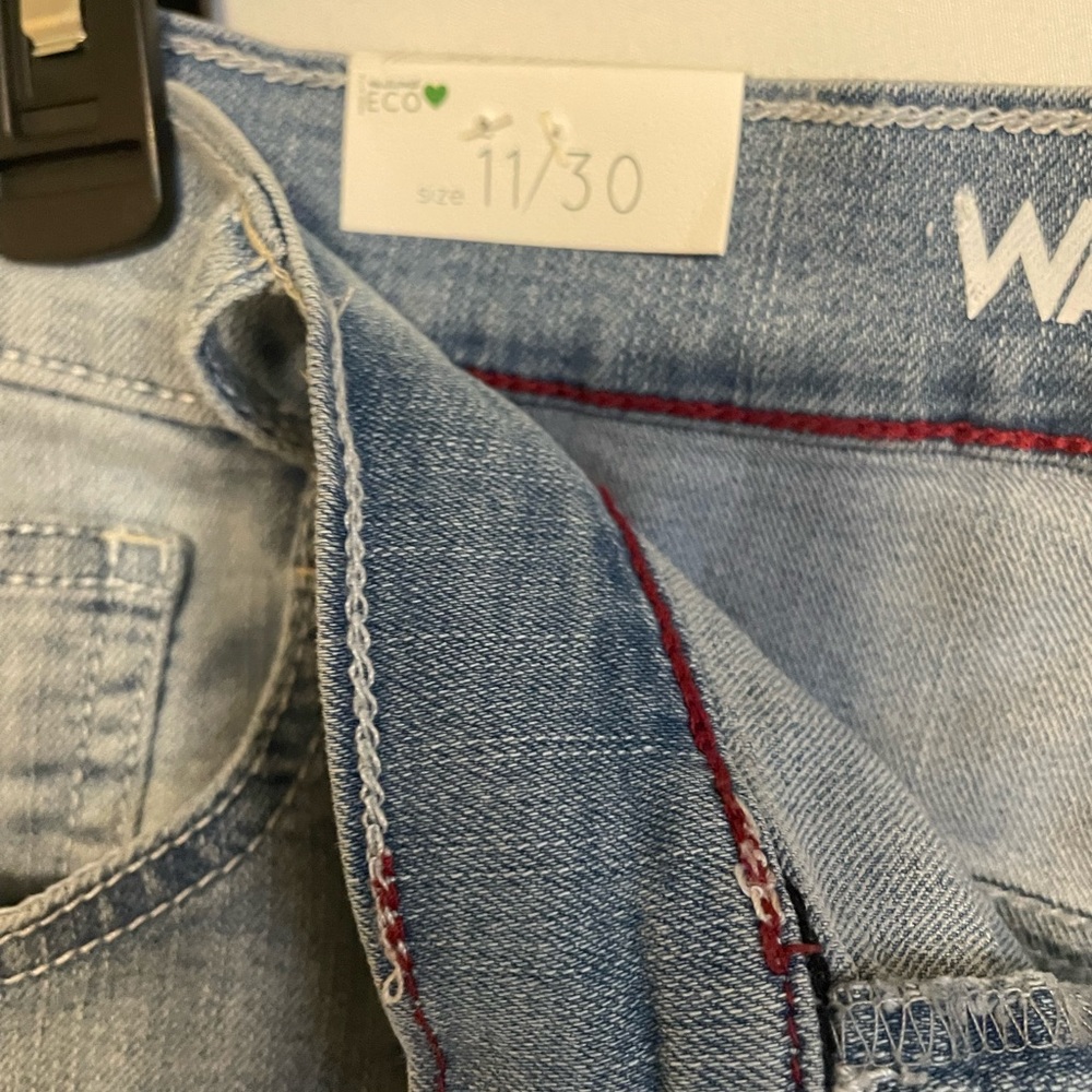New women’s Wallflower Eco friendly destressed jeans size 11/30 - Picture 2 of 4